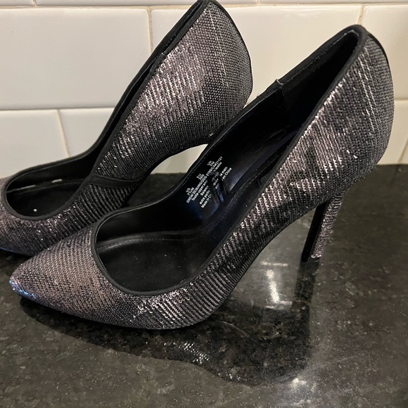 Dkny heels - Picture 2 of 8